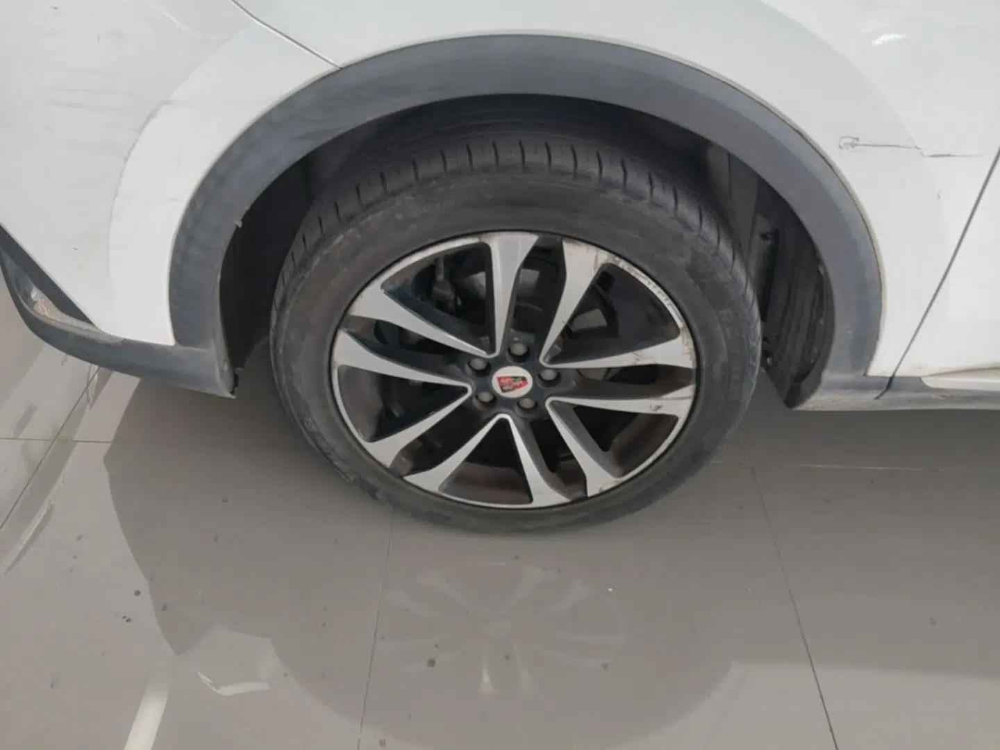 Roewe RX3 2018 1.6L Manual Flagship Edition — миниатюра 10
