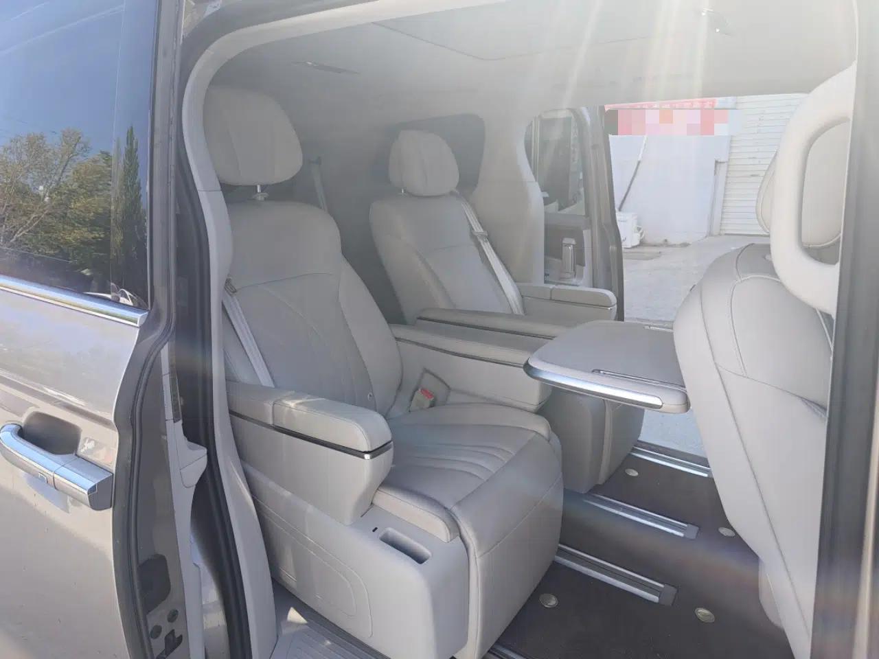 Roewe iMAX8 New Energy 2025 1.5T DMH Lu Zun Deluxe Edition — миниатюра 13