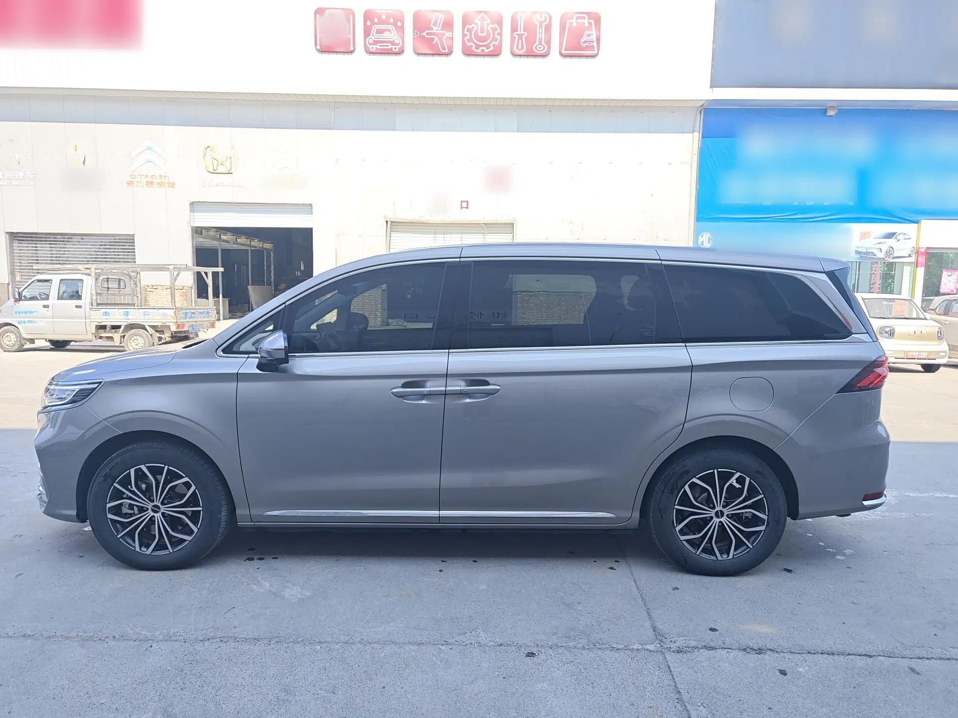 Roewe iMAX8 New Energy 2025 1.5T DMH Lu Zun Deluxe Edition — миниатюра 3