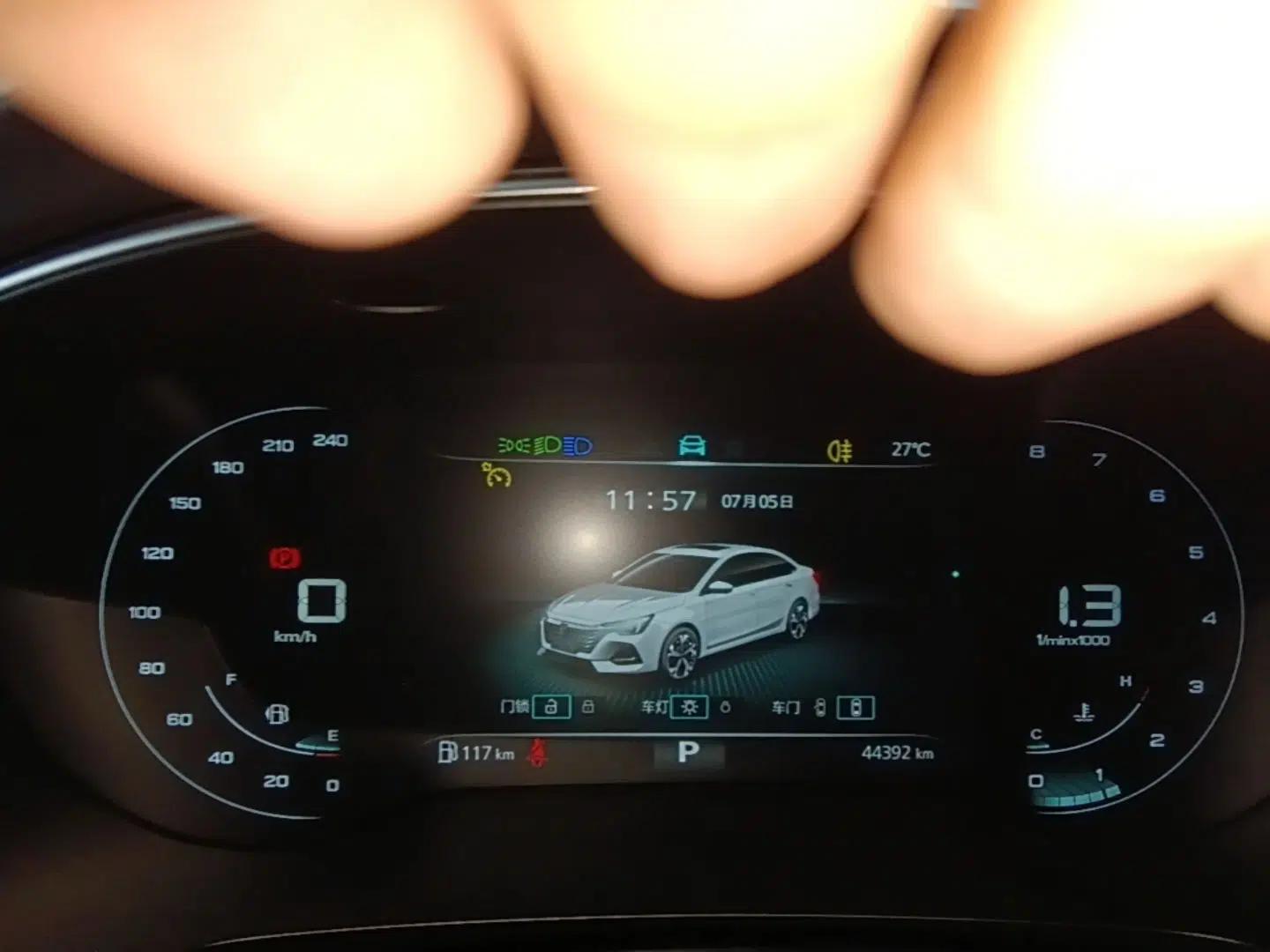 Roewe i6 MAX 2020 300TGI Automatic Sporty Cool Edition — миниатюра 14