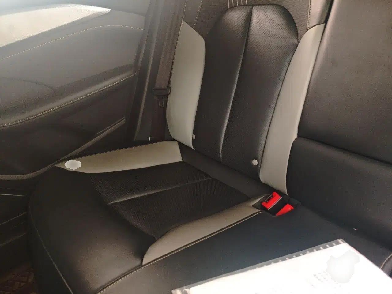 Roewe i6 MAX 2020 300TGI Automatic Cool & Stylish Skyroof Edition — миниатюра 17