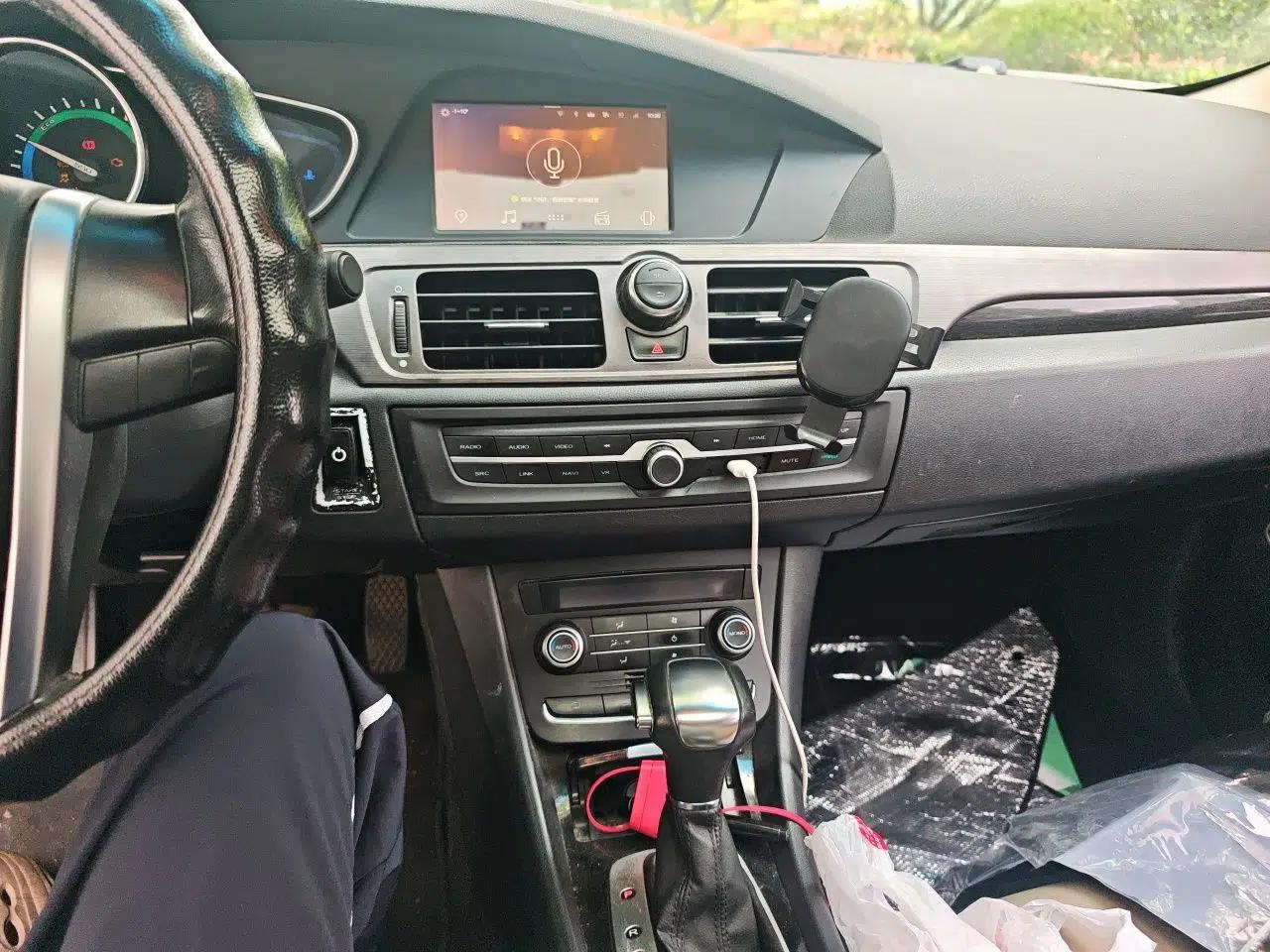 Roewe e550 2016 Deluxe Edition — миниатюра 13