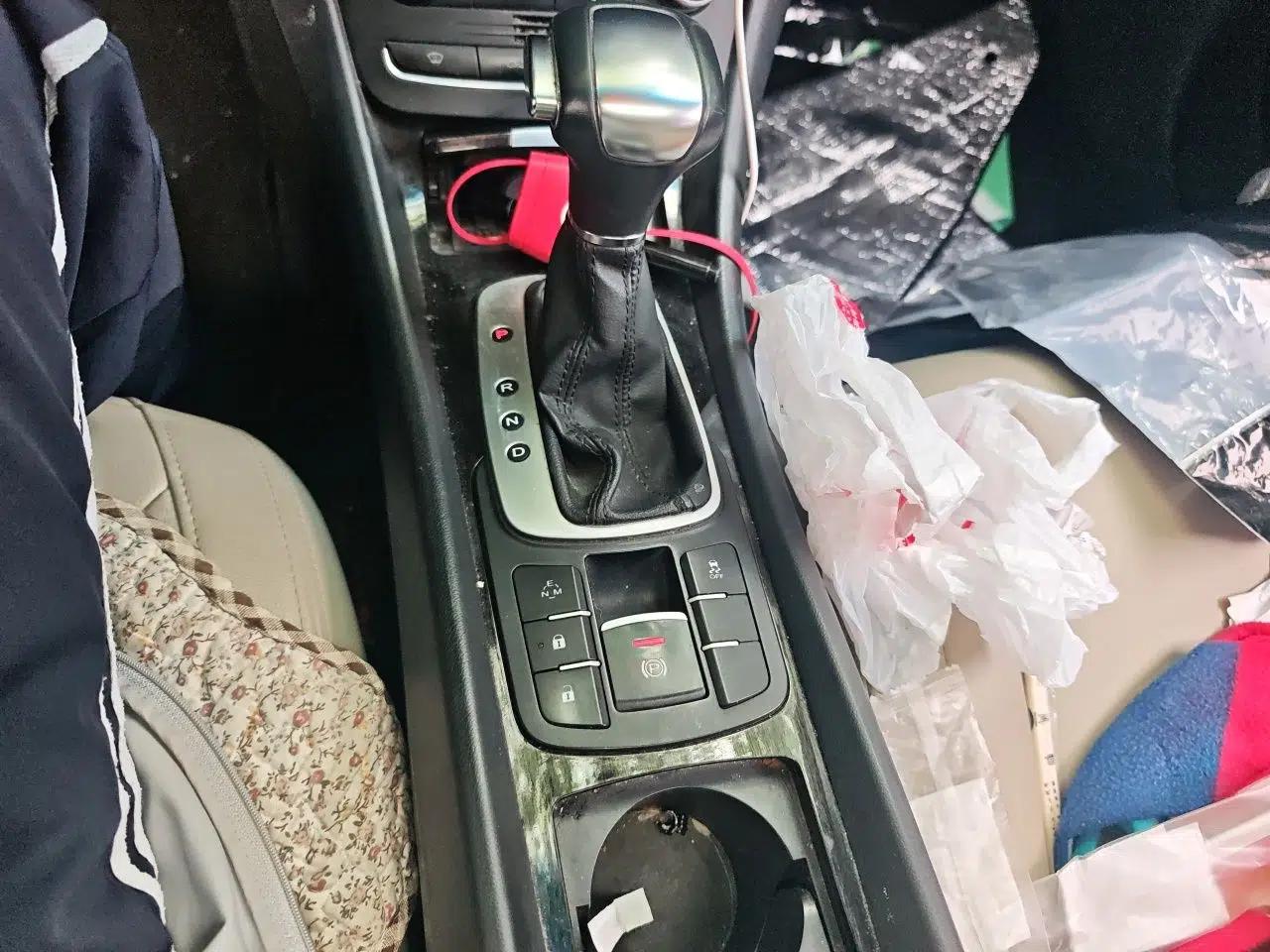 Roewe e550 2016 Deluxe Edition — миниатюра 14