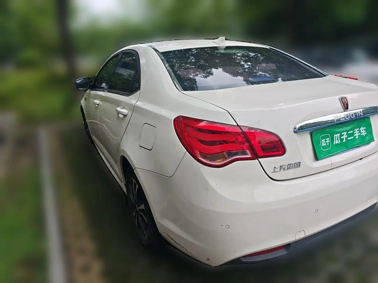 Roewe e550 2016 Deluxe Edition — миниатюра 4
