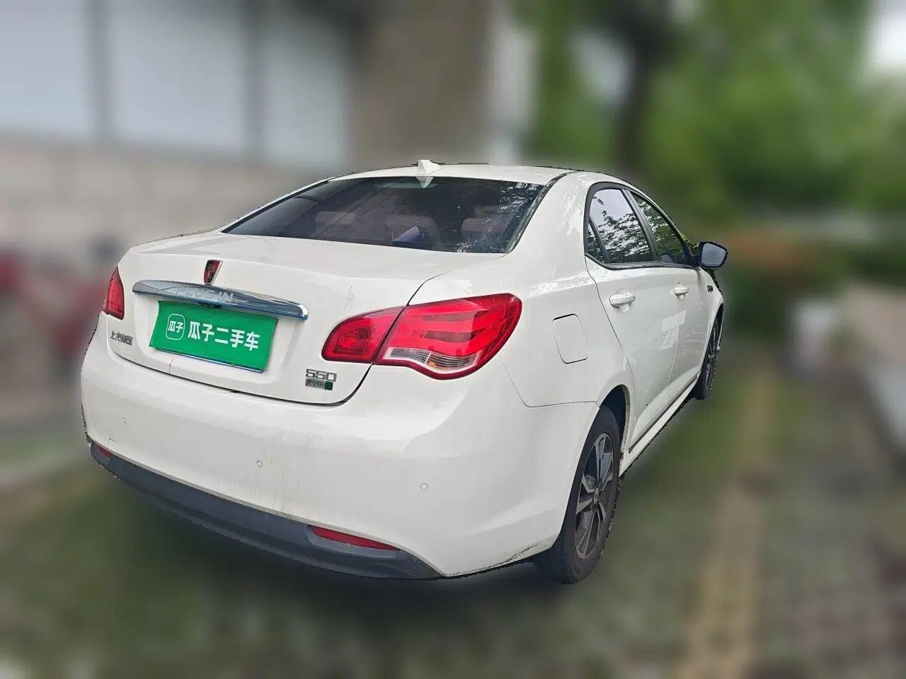 Roewe e550 2016 Deluxe Edition — миниатюра 6