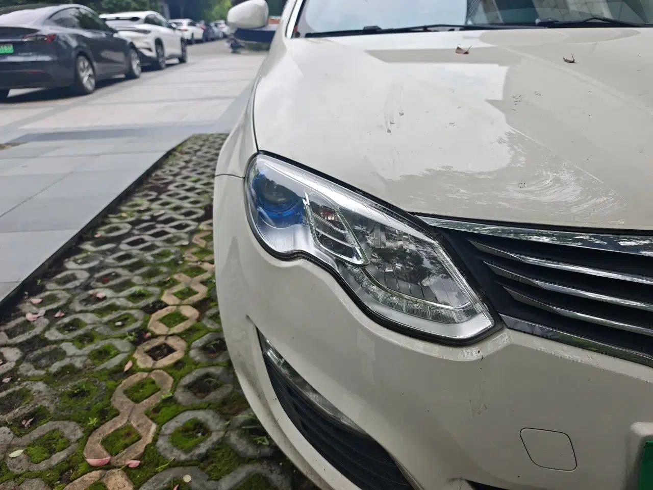 Roewe e550 2016 Deluxe Edition — миниатюра 7