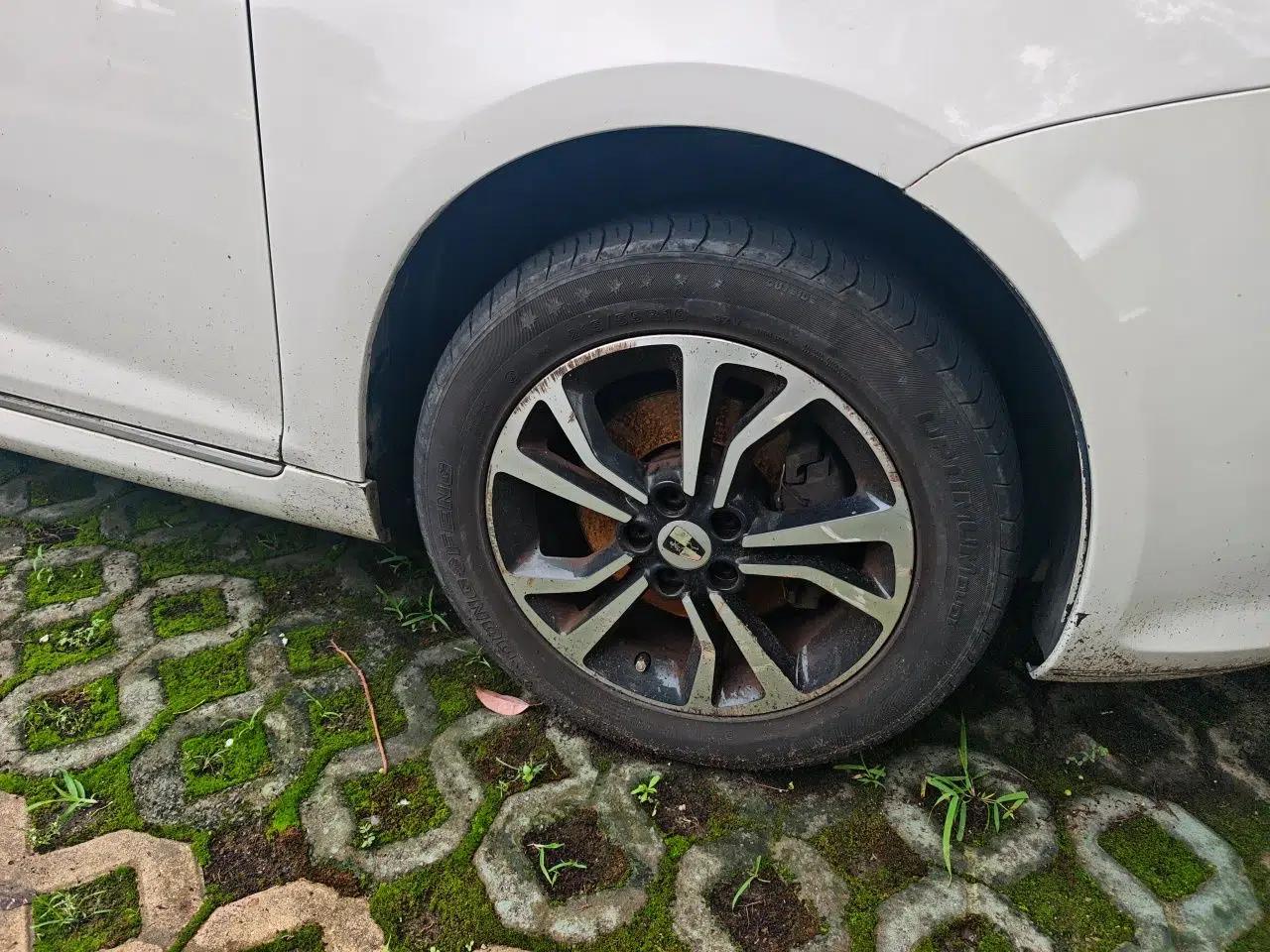 Roewe e550 2016 Deluxe Edition — миниатюра 8