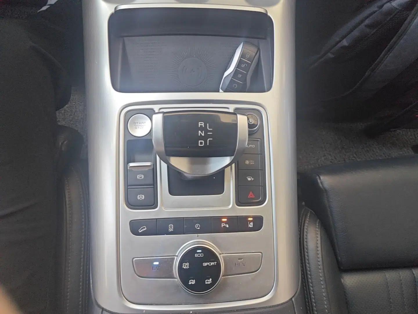 Denza X 2020 PHEV Flagship Edition — миниатюра 21