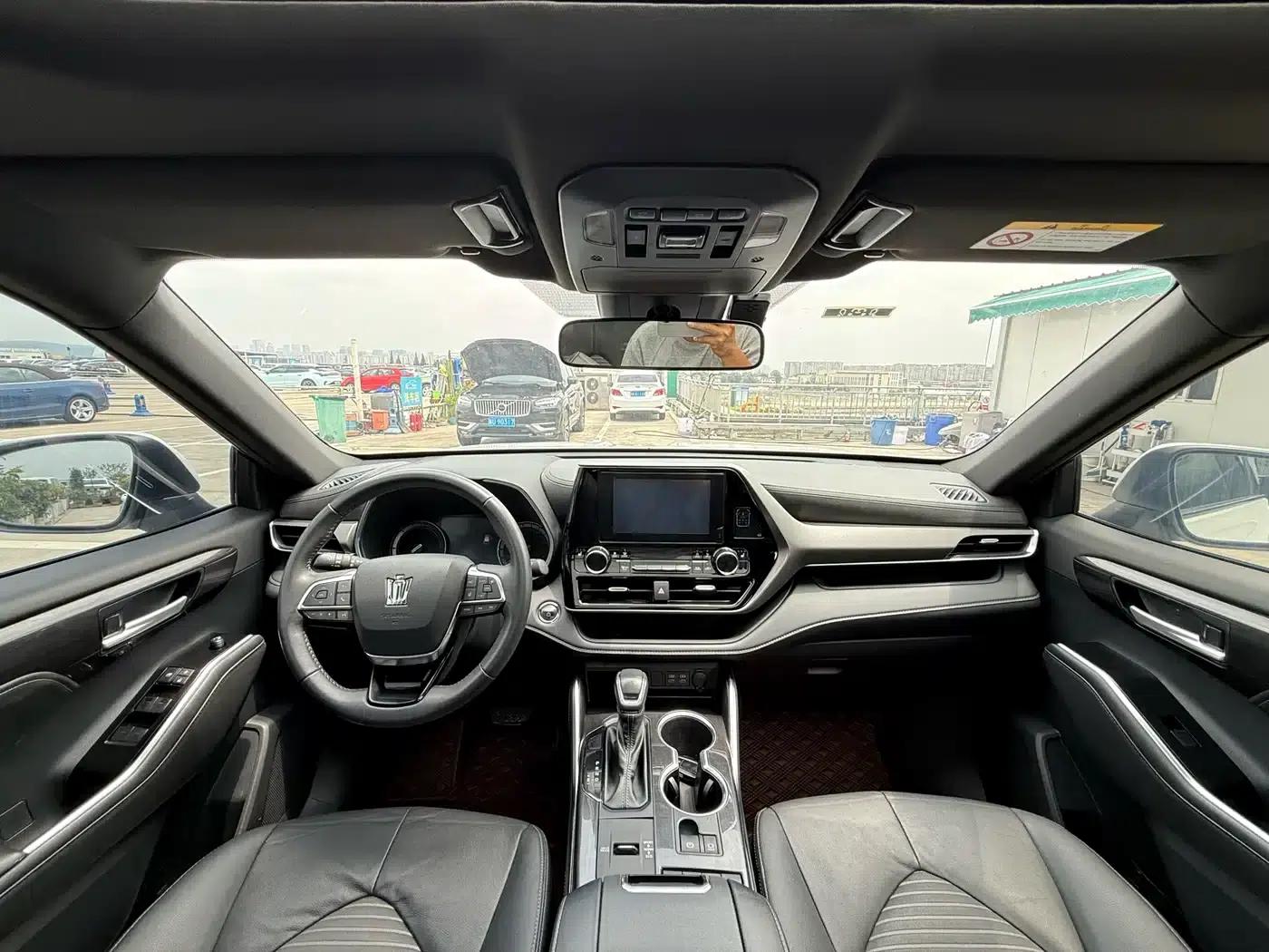 Crown Land Cruiser 2023 2.5L HEV 4WD Luxury Edition — миниатюра 12