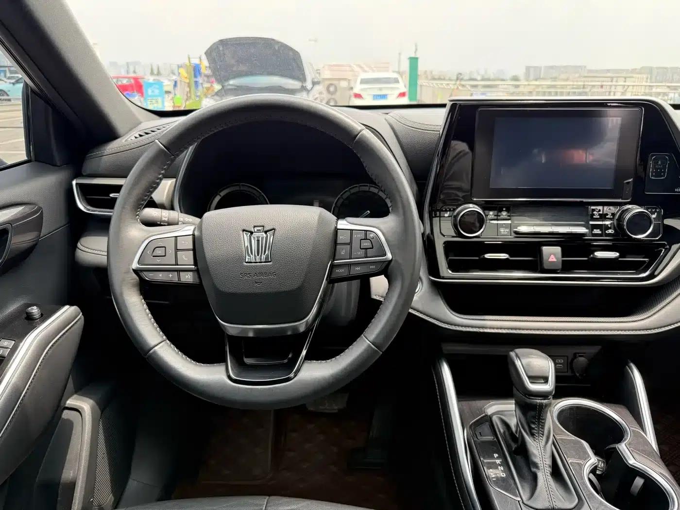Crown Land Cruiser 2023 2.5L HEV 4WD Luxury Edition — миниатюра 13