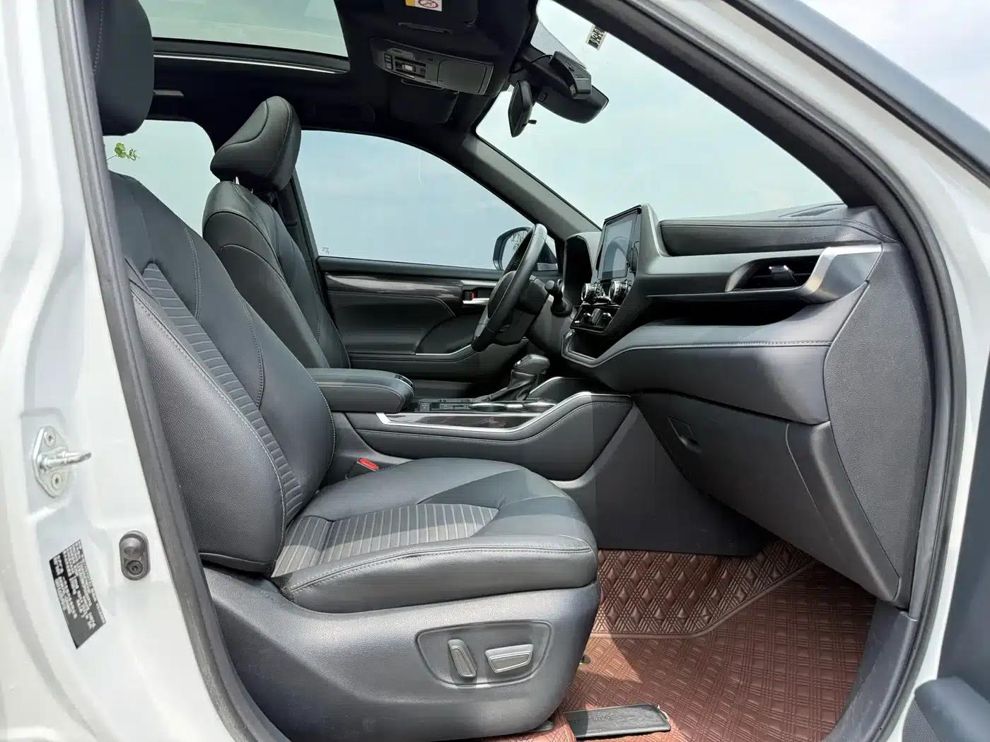 Crown Land Cruiser 2023 2.5L HEV 4WD Luxury Edition — миниатюра 14