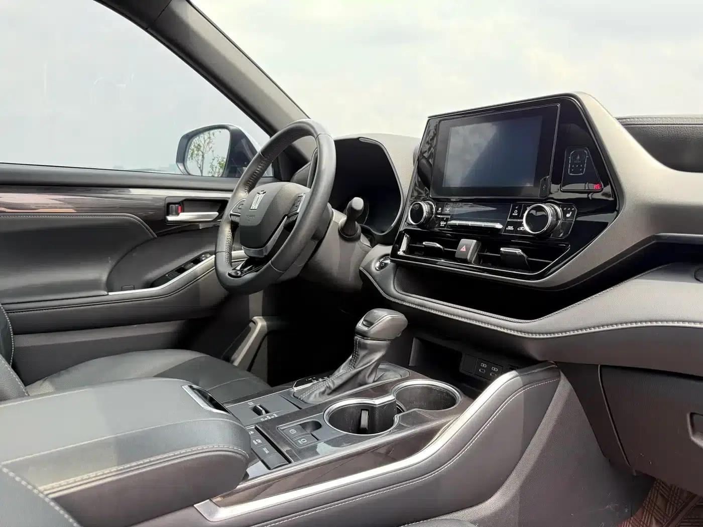 Crown Land Cruiser 2023 2.5L HEV 4WD Luxury Edition — миниатюра 15