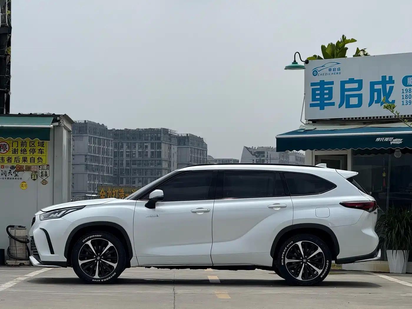 Crown Land Cruiser 2023 2.5L HEV 4WD Luxury Edition — миниатюра 3