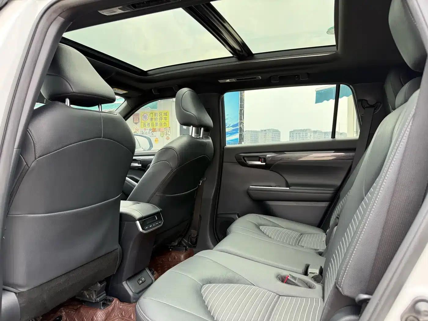 Crown Land Cruiser 2023 2.5L HEV 4WD Luxury Edition — миниатюра 8
