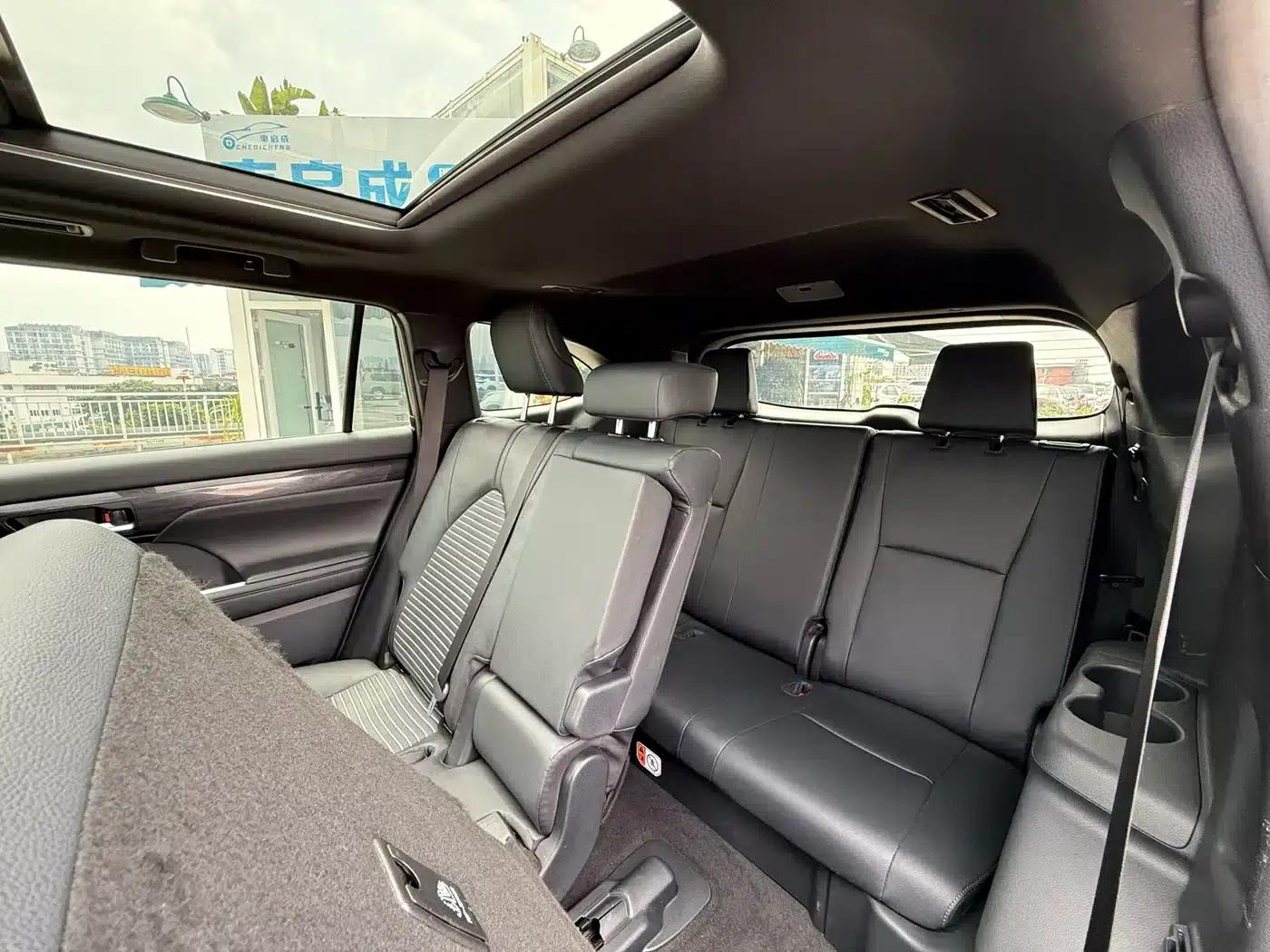 Crown Land Cruiser 2023 2.5L HEV 4WD Luxury Edition — миниатюра 9