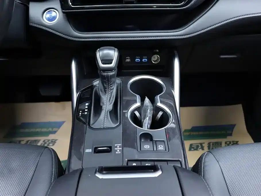 Crown Land Cruiser 2021 2.5L HEV 4WD Flagship Edition — миниатюра 19