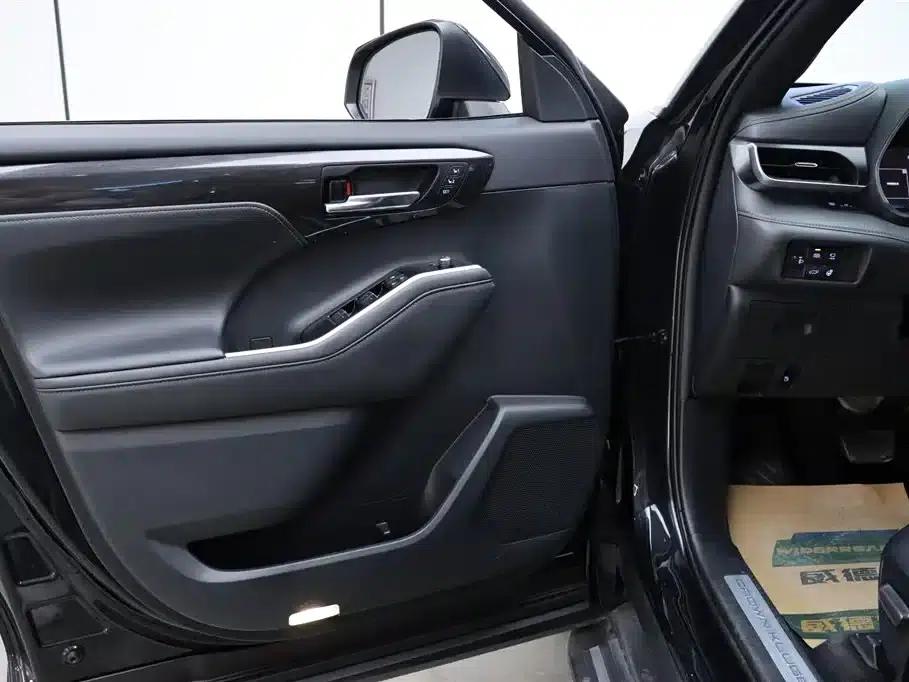Crown Land Cruiser 2021 2.5L HEV 4WD Flagship Edition — миниатюра 7