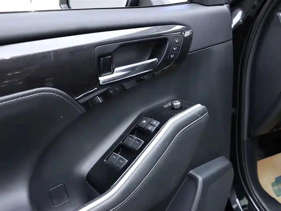 Crown Land Cruiser 2021 2.5L HEV 4WD Flagship Edition — миниатюра 8