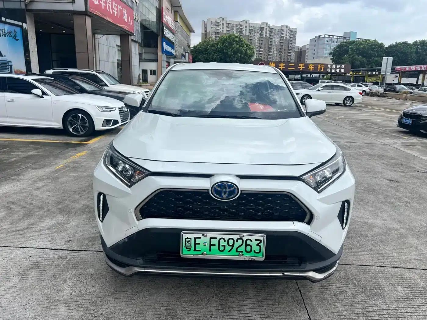 RAV4 Hybrid E+ 2021 2.5L 2WD Urban Pro — миниатюра 2
