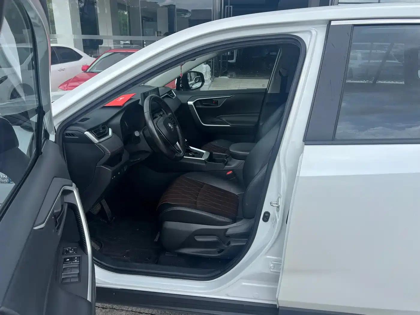 RAV4 Hybrid E+ 2021 2.5L 2WD Urban Pro — миниатюра 5