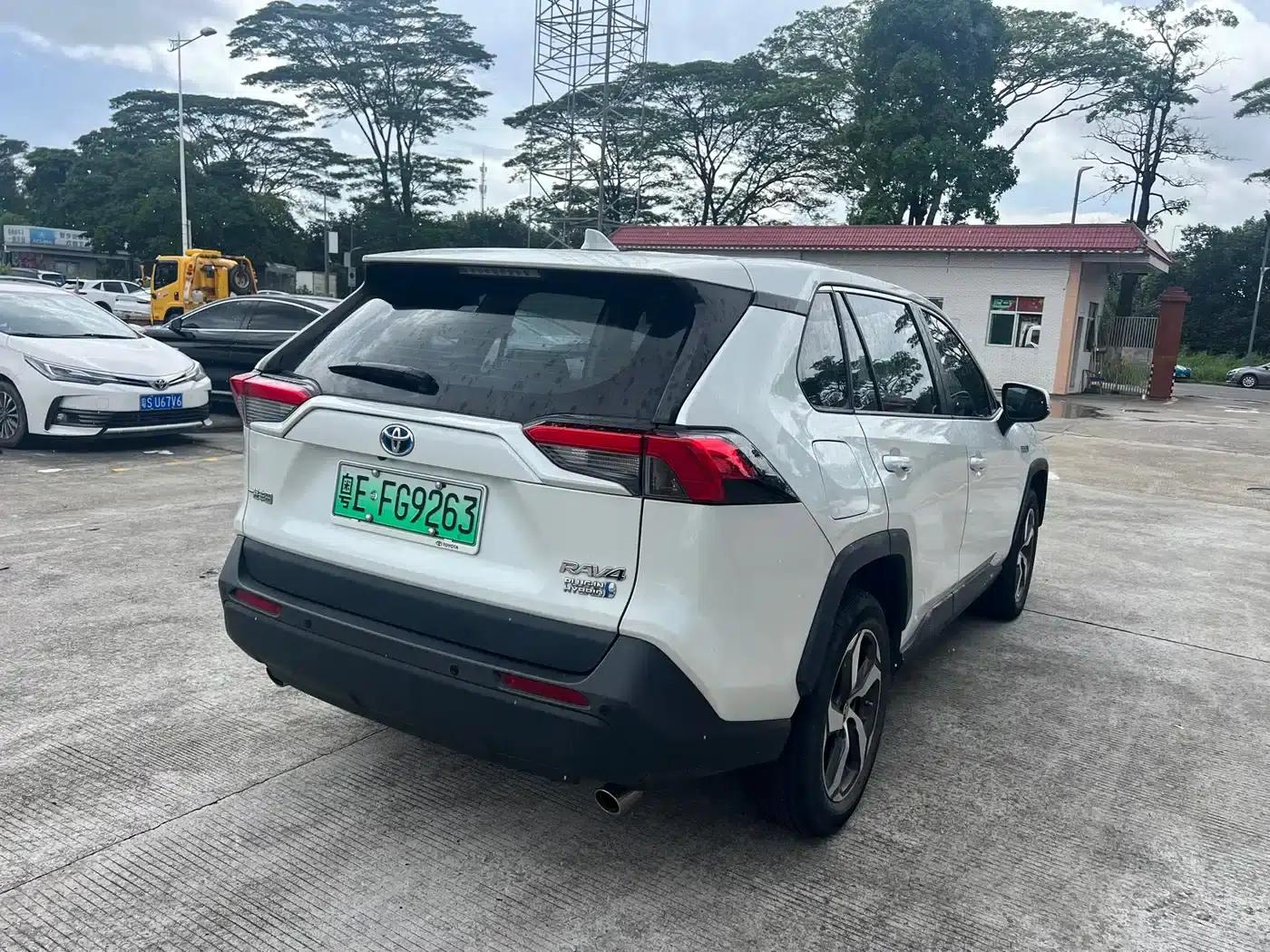RAV4 Hybrid E+ 2021 2.5L 2WD Urban Pro — миниатюра 9