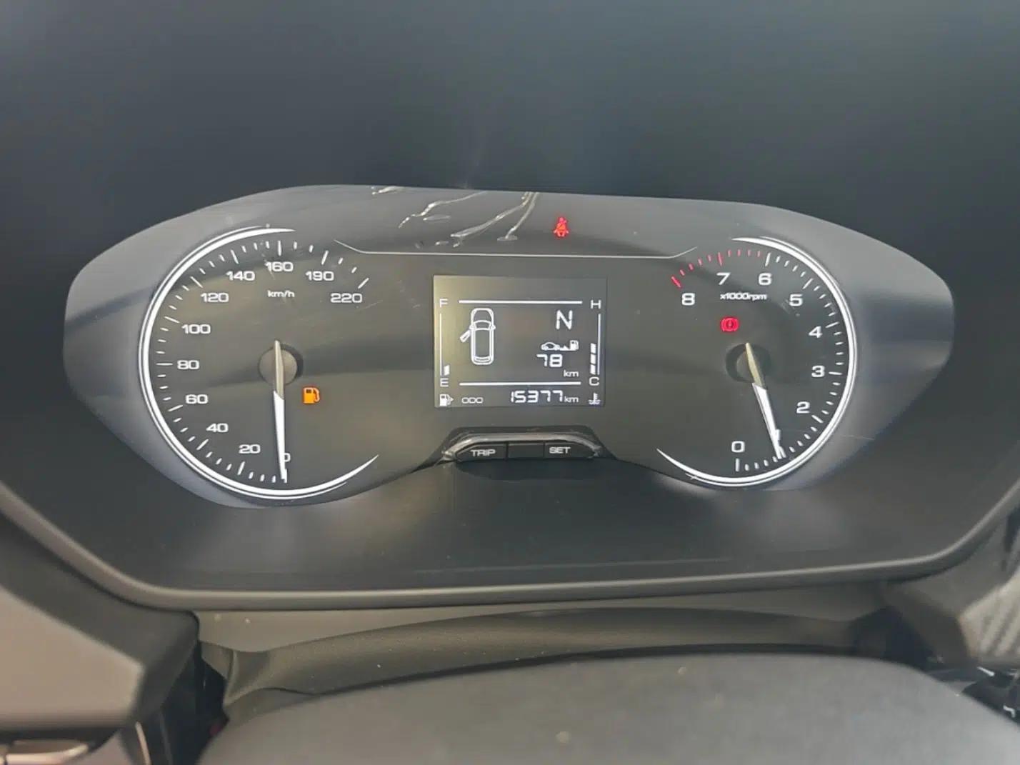 Wuling Alvez 2022 1.5L Manual Free-Style Model — миниатюра 14