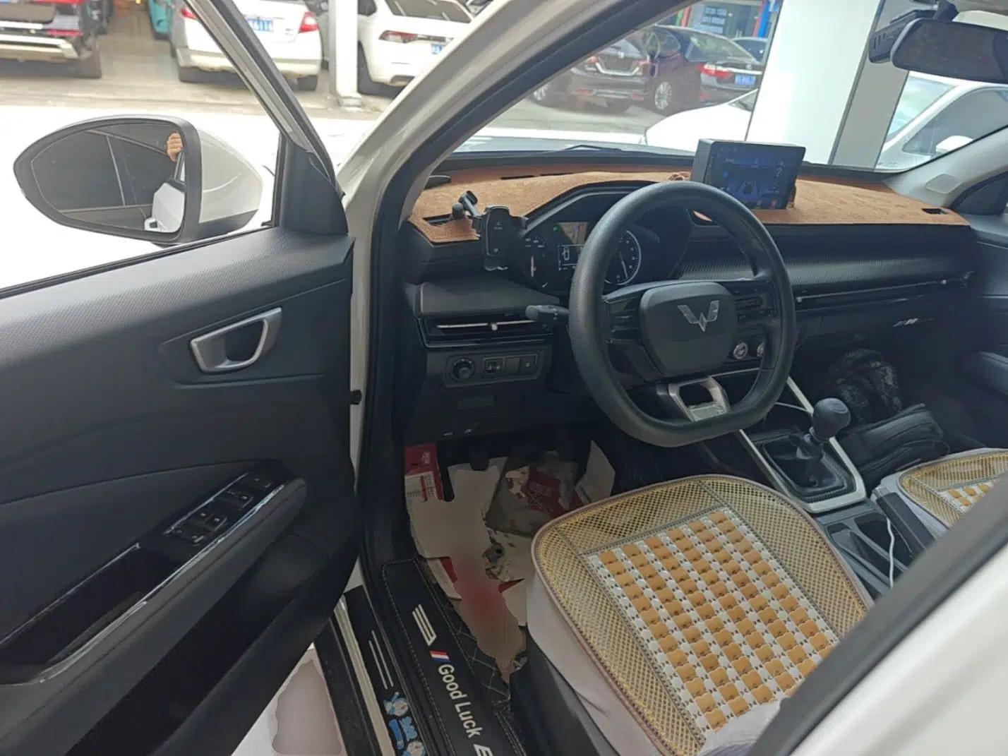 Wuling Alvez 2022 1.5L Manual Free-Style Model — миниатюра 18