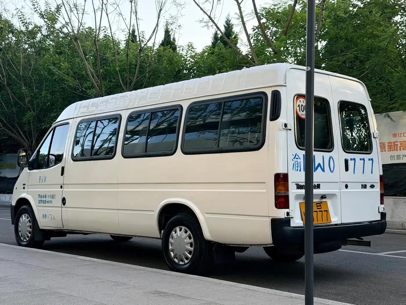Classic Ford Transit 2016 Model 2.8T Extended Wheelbase 17 Seats High Roof Dual Rear Tires Ice White JX493ZLQ4 — миниатюра 11