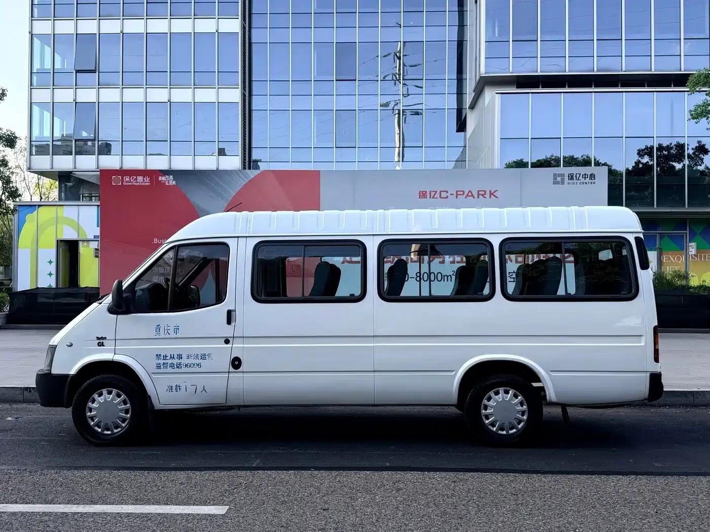 Classic Ford Transit 2016 Model 2.8T Extended Wheelbase 17 Seats High Roof Dual Rear Tires Ice White JX493ZLQ4 — миниатюра 12