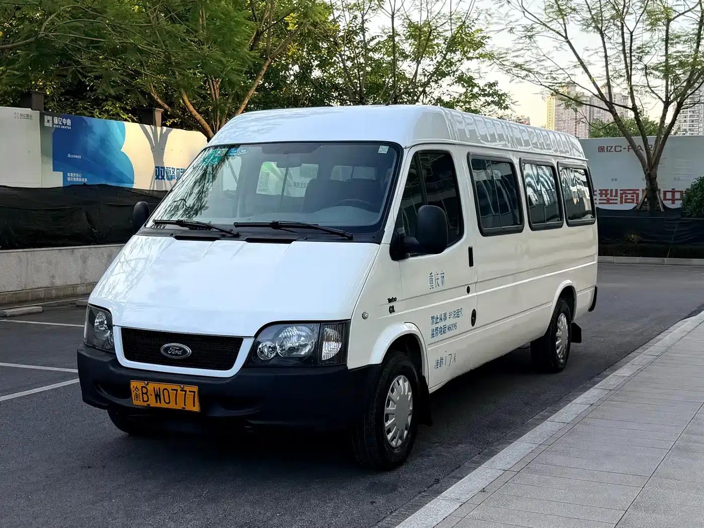 Classic Ford Transit 2016 Model 2.8T Extended Wheelbase 17 Seats High Roof Dual Rear Tires Ice White JX493ZLQ4 — миниатюра 3