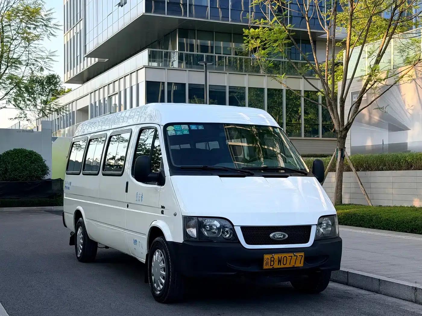 Classic Ford Transit 2016 Model 2.8T Extended Wheelbase 17 Seats High Roof Dual Rear Tires Ice White JX493ZLQ4 — миниатюра 4