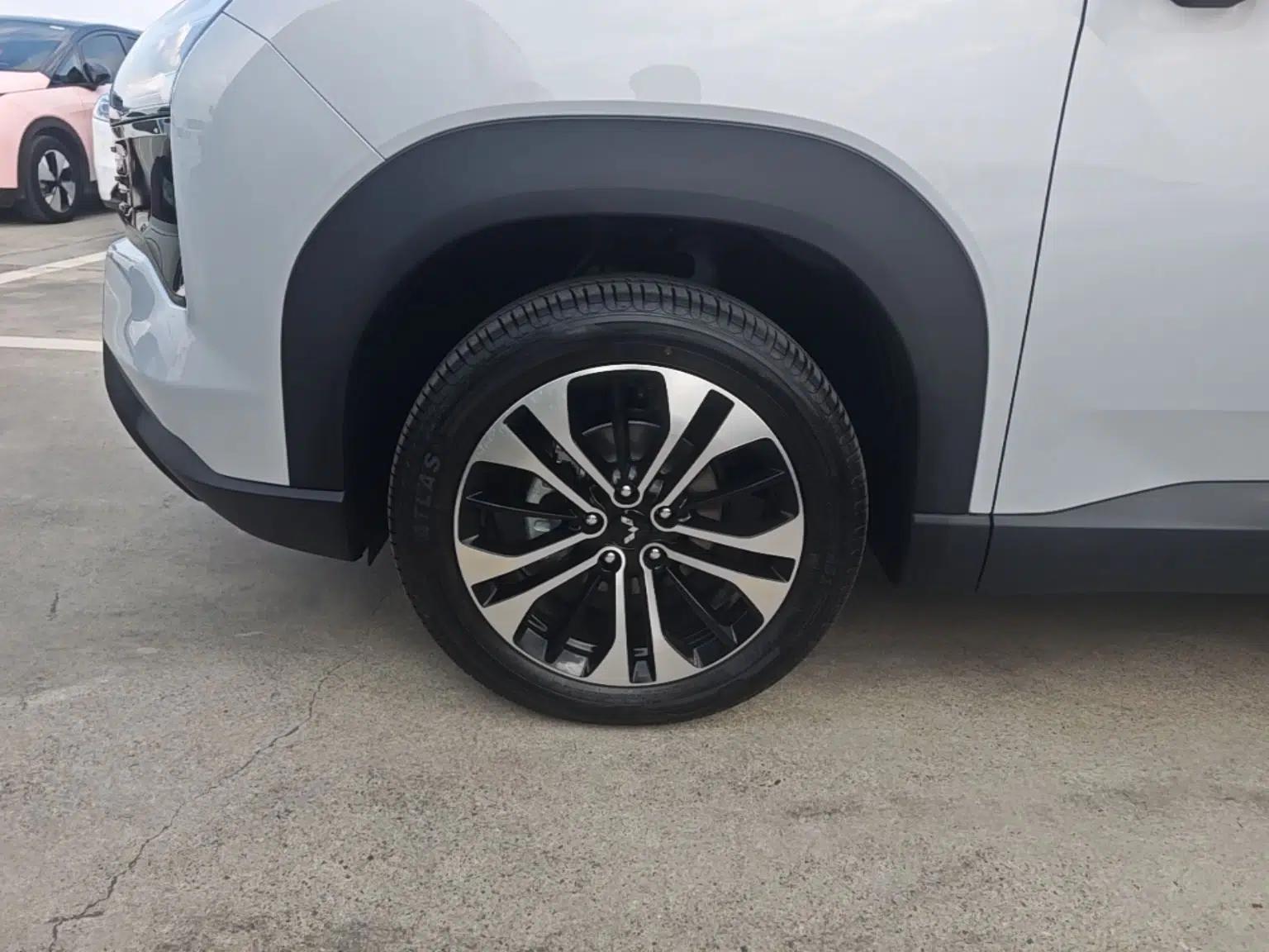 Wuling Xingguang 560 New Energy 2026 Model, Plug-in Hybrid, 125 km, Luxury Version — миниатюра 15