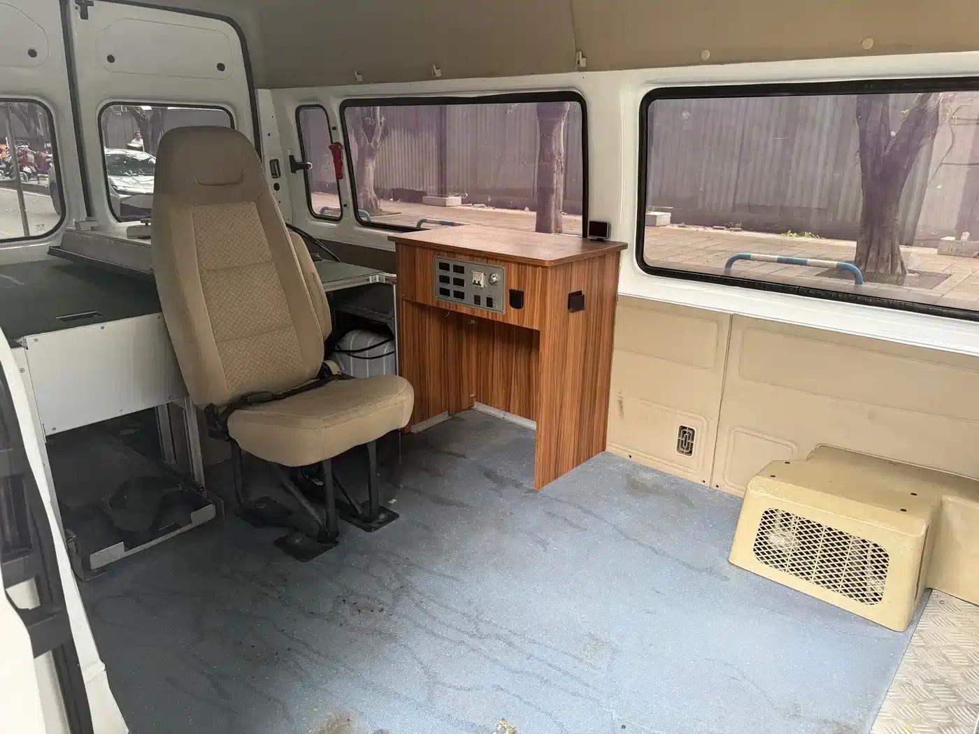 New Generation Ford Transit 2015 2.4T Van, Long Wheelbase, 3 Seats, Mid-Roof — миниатюра 6