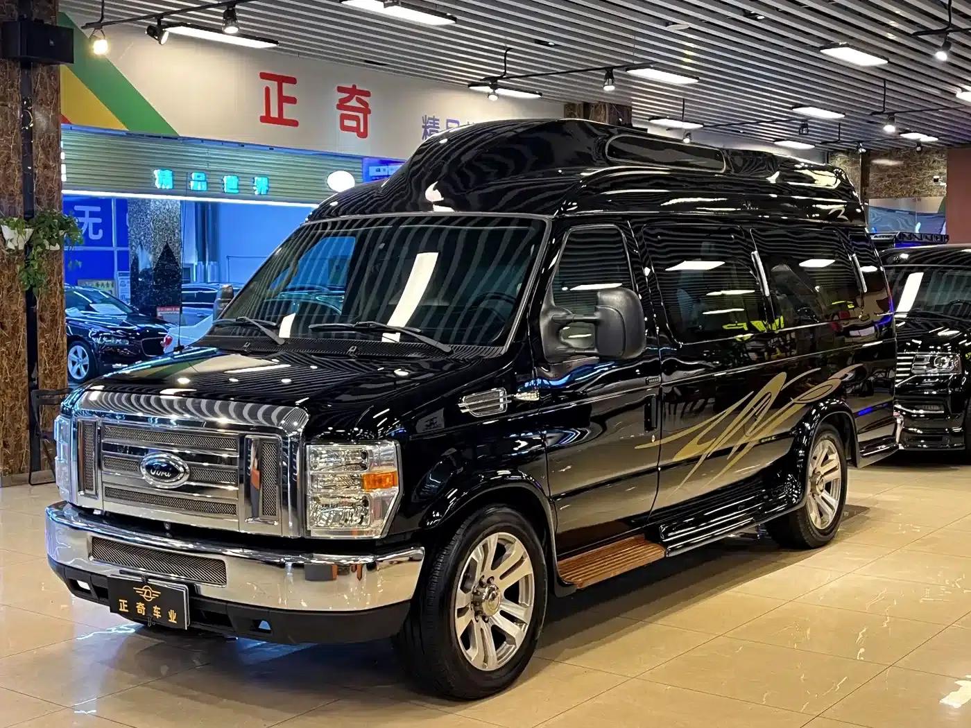 2011 Ford E350 5.4L Standard Yacht Edition — миниатюра 2