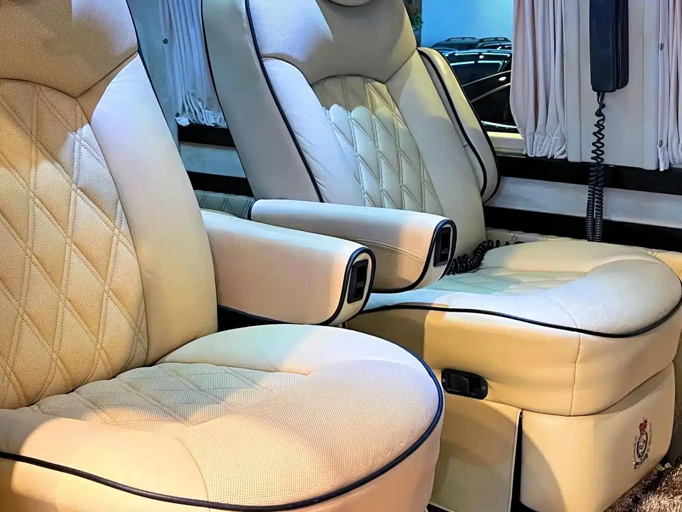 2011 Ford E350 5.4L Standard Yacht Edition — миниатюра 13