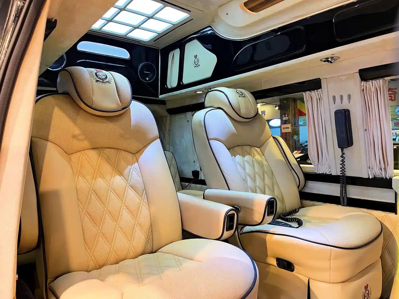 2011 Ford E350 5.4L Standard Yacht Edition — миниатюра 14
