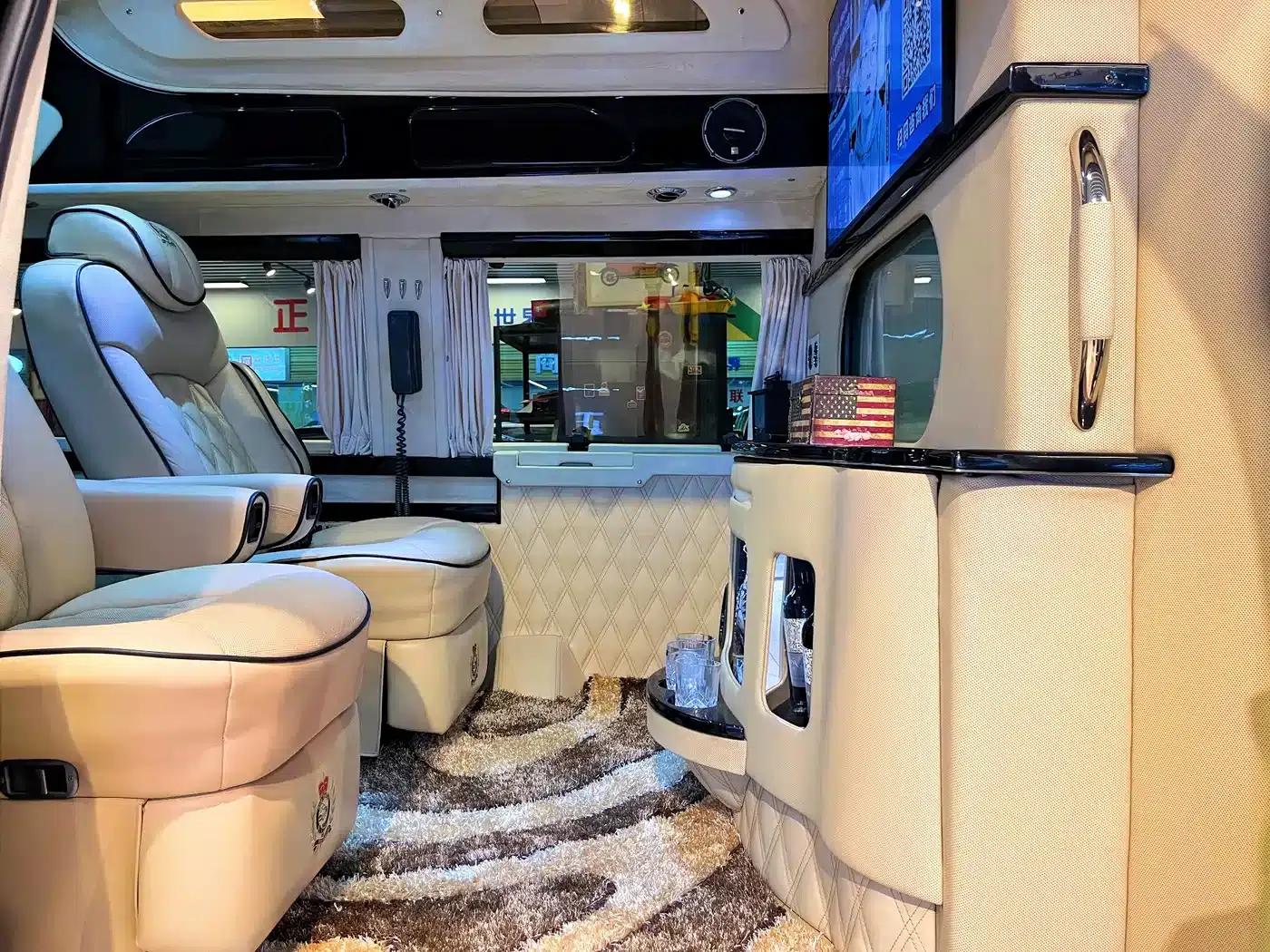 2011 Ford E350 5.4L Standard Yacht Edition — миниатюра 15