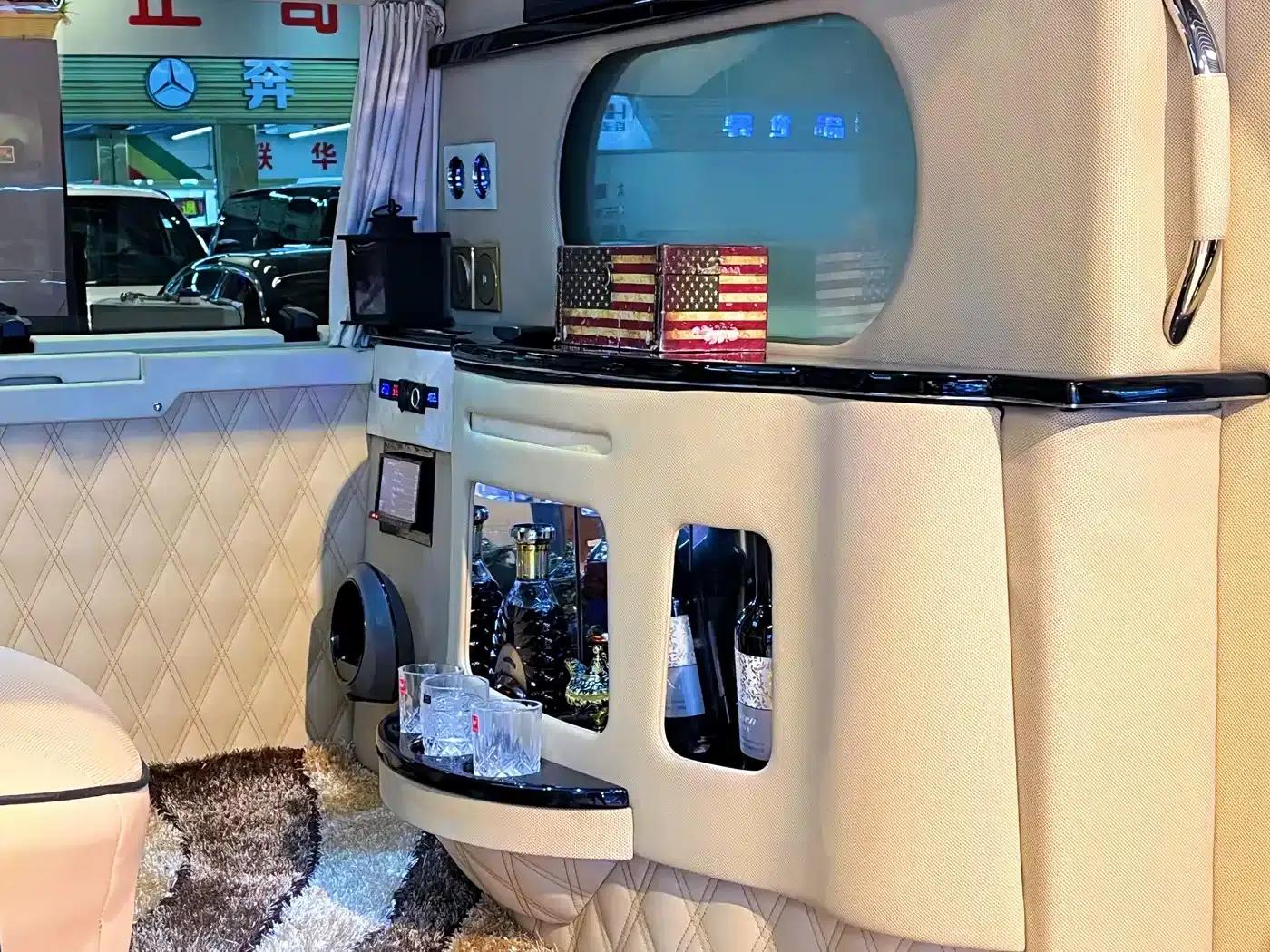 2011 Ford E350 5.4L Standard Yacht Edition — миниатюра 16