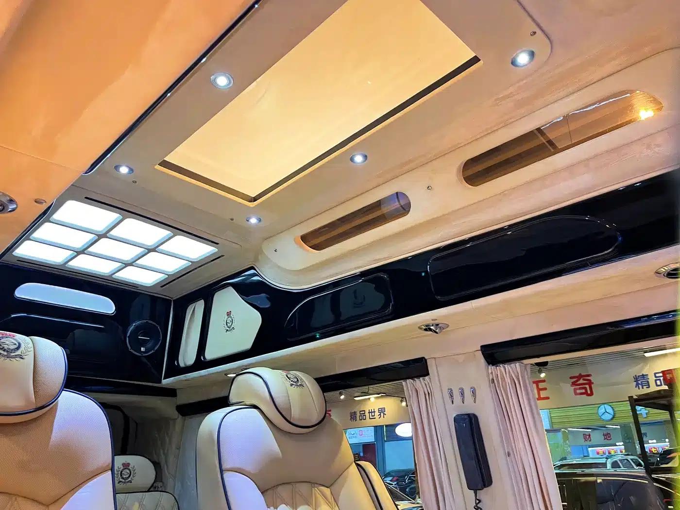 2011 Ford E350 5.4L Standard Yacht Edition — миниатюра 21