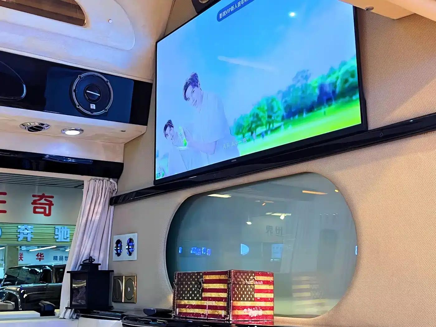 2011 Ford E350 5.4L Standard Yacht Edition — миниатюра 25