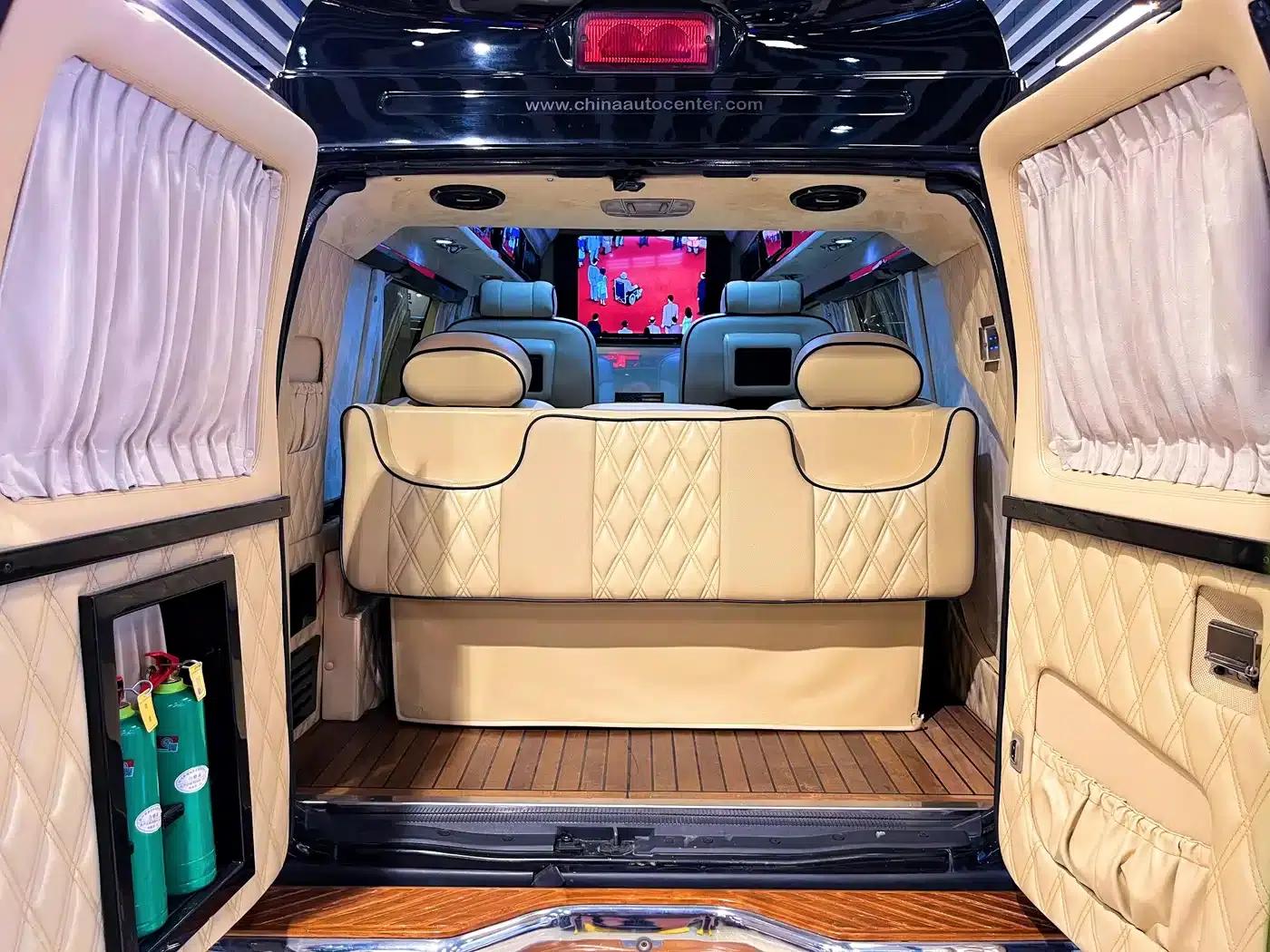 2011 Ford E350 5.4L Standard Yacht Edition — миниатюра 6
