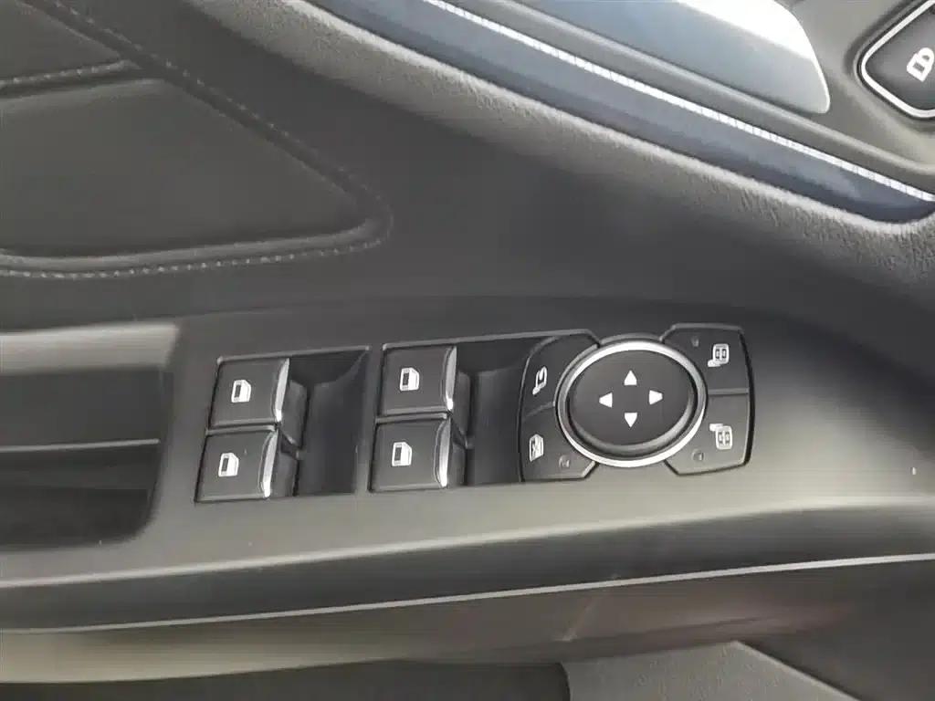 2020 Ford Focus Active EcoBoost 180 Automatic Sport Edition — миниатюра 9