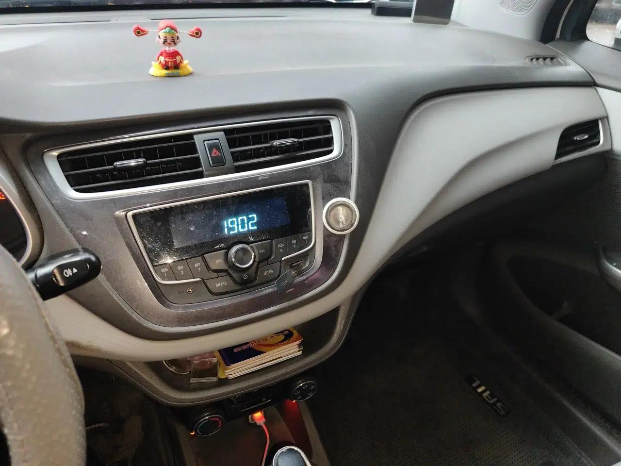 Chevrolet Lova RV 2016 1.5L Automatic Comfort Edition — миниатюра 13