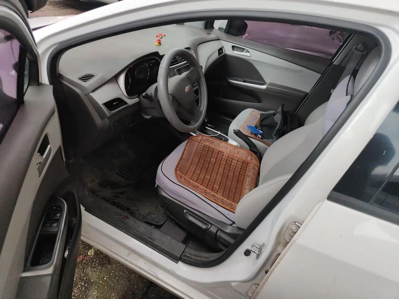 Chevrolet Lova RV 2016 1.5L Automatic Comfort Edition — миниатюра 16