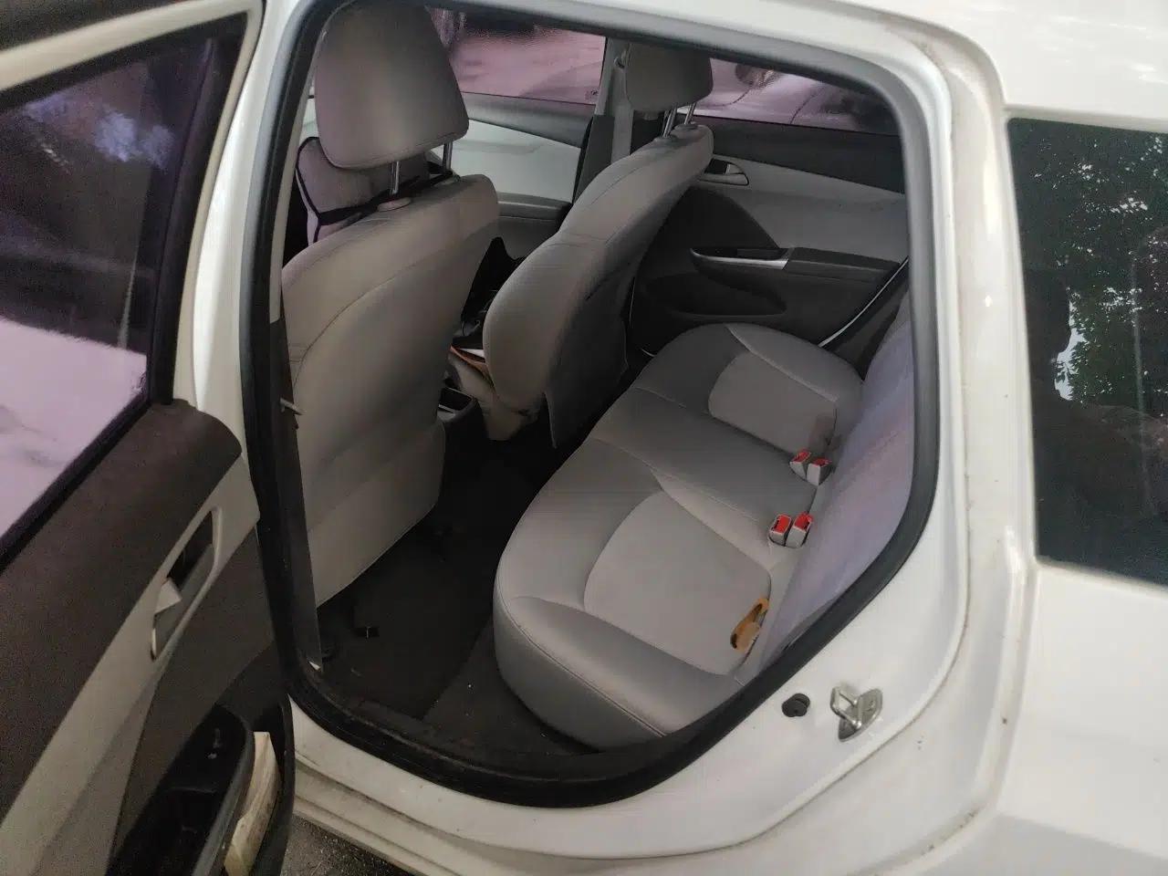 Chevrolet Lova RV 2016 1.5L Automatic Comfort Edition — миниатюра 17