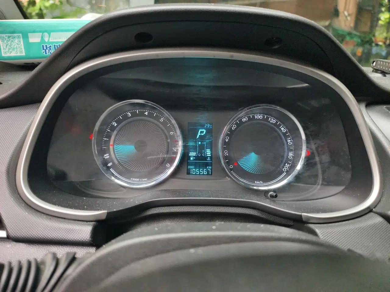 Chevrolet Lova RV 2018 1.5L Automatic Smart Drive Model — миниатюра 11