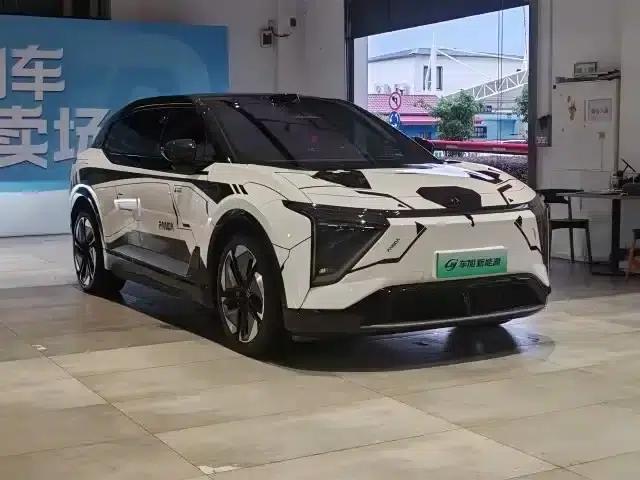 HiPhi Y 2023 560km Elite Edition — миниатюра 3
