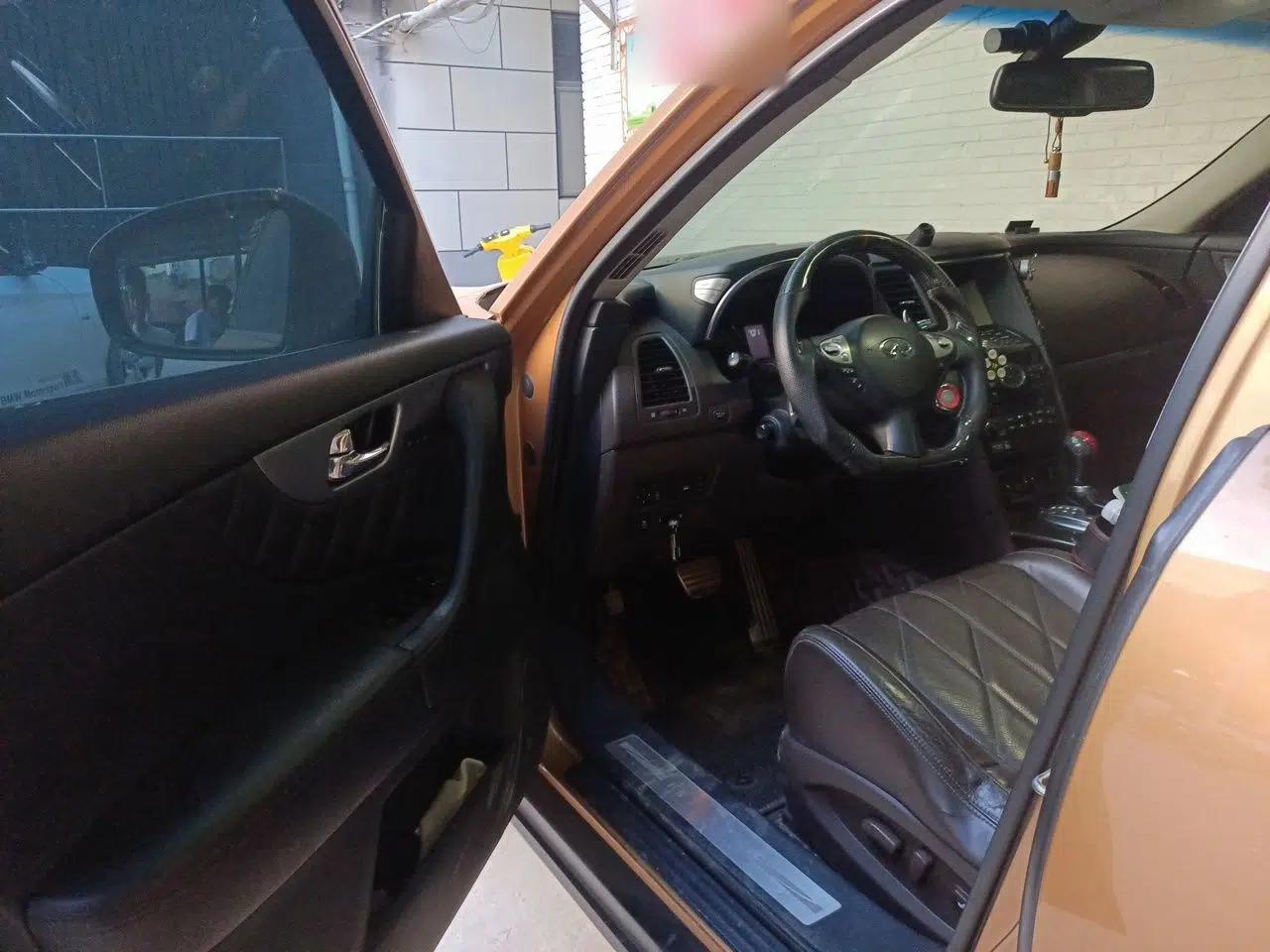 Infiniti QX70 2013 3.7L Standard Edition — миниатюра 16
