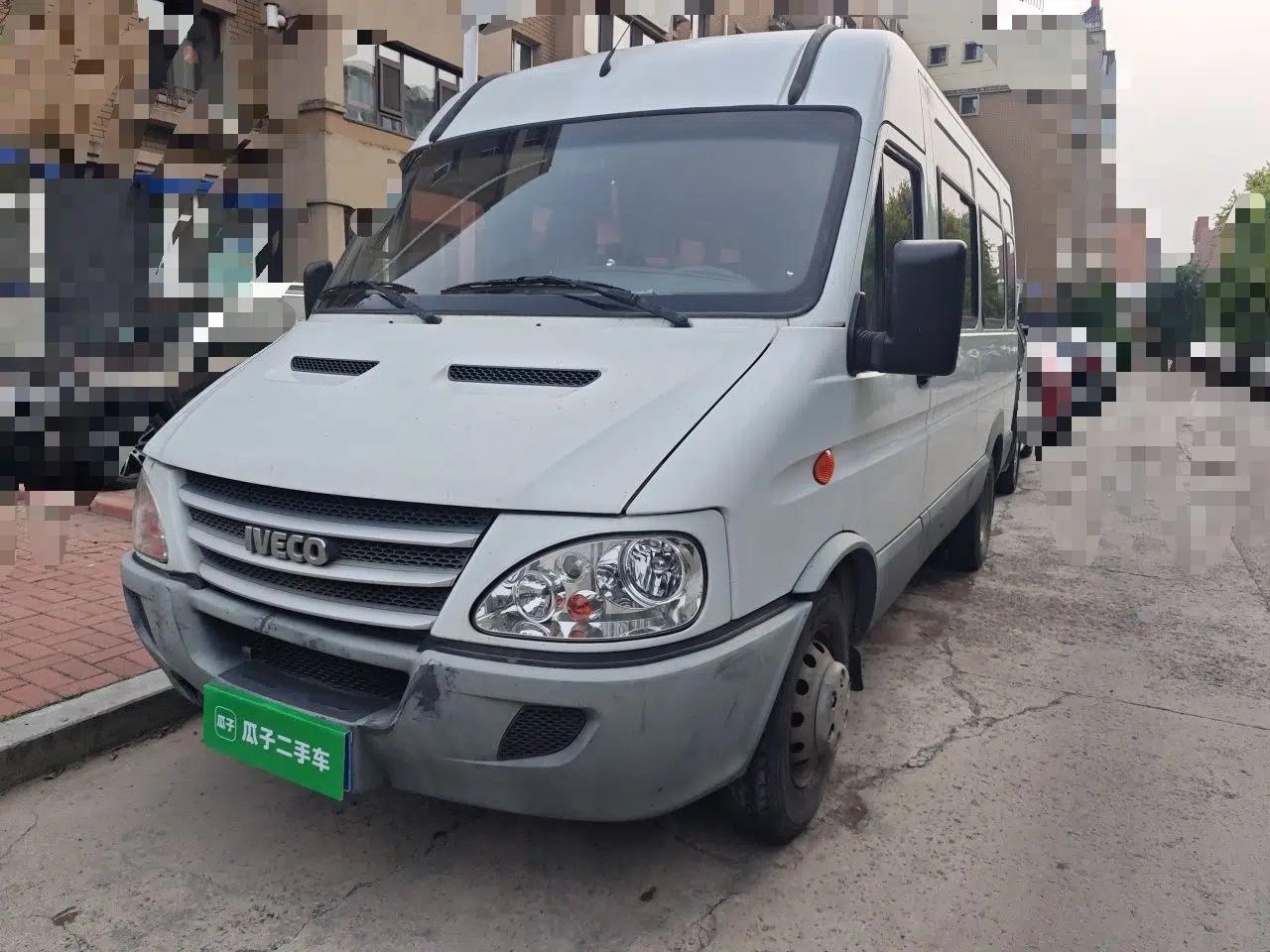 Iveco Power Daily 2017 2.5T Classic A37 Mid-Roof 7-Seater Bus 47Z5 — миниатюра 1