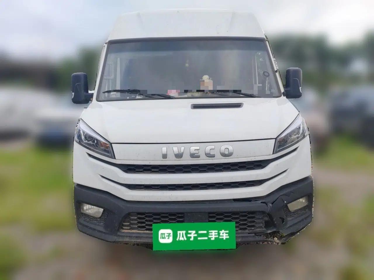 Iveco Daily 2023 2.8T V40 Van Long Wheelbase Mid-Roof Design Dual Tires Side-Swing Doors 2-3 Seater — миниатюра 2